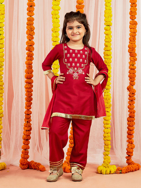 Girl's' Red Kurta Pyjama And Dupatta Set.